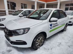 <strong>Евгений Куйвашев передал свердловским больницам 32 автомобиля Лада Гранта</strong>