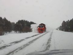 Почти 500 единиц техники будут сегодня расчищать дороги региона после крупнейшего снегопада