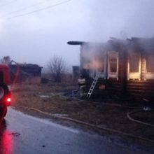 В селе Елань сгорел дом: погибли трое детей, еще двоих удалось спасти