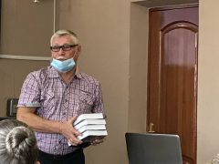 Владимир Добышев презентовал книгу о земляке