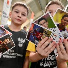 Звезды российского футбола провели открытый урок для трёх сотен уральских школьников