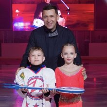 Евгений Куйвашев дал старт работе новой ледовой арены в Талице