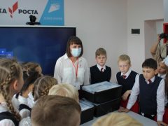 Свердловские школьники выходят на учебу в полном  составе