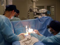 Уральские кардиохирурги начали выполнять коронарное шунтирование через небольшой разрез