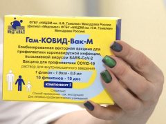 Первые школьники Свердловской области с согласия родителей вакцинировались от коронавируса