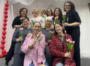 <strong>ДАРИТЕ ЖЕНЩИНАМ ЦВЕТЫ!</strong>