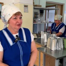 Поддерживают теплом своих сердец