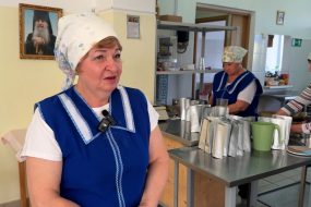 Поддерживают теплом своих сердец