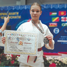 ОНА НЕ ПЛАЧЕТ, ОНА БЬЁТ…