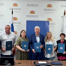 <strong>Общественная палата Свердловской области сегодня заключила очередной пакет соглашений о взаимодействии в ходе Единого дня голосования с крупными молодежными, ветеранскими организациями и общественными палатами трех муниципалитетов</strong>