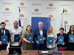 <strong>Общественная палата Свердловской области сегодня заключила очередной пакет соглашений о взаимодействии в ходе Единого дня голосования с крупными молодежными, ветеранскими организациями и общественными палатами трех муниципалитетов</strong>